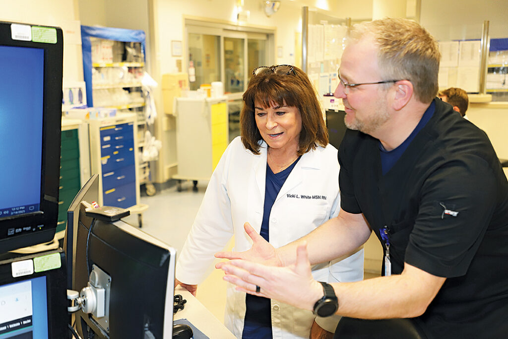 Nurse and nursing manager in front of computer
